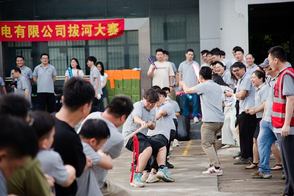一根绳，一股劲，一条心!——记特域首届拔河大赛